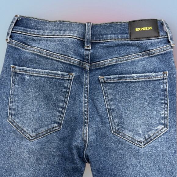 EXPRESS Women’s 2 Short Distressed SKYSKRAPER Blue Jeans - Picture 3 of 5